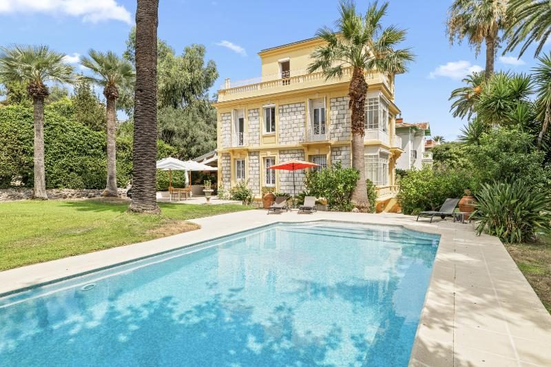 Hôtel particulier Belle Époque avec piscine et jardin à Nice Cimiez